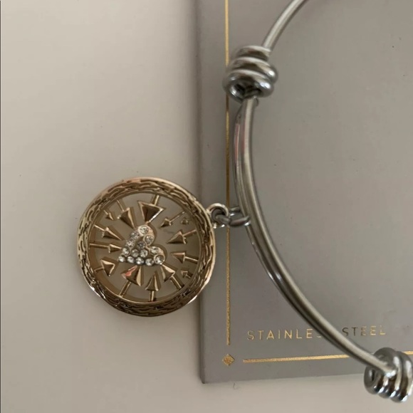 Stainless Steel Heart & Arrow Pendant Bracelet New - Picture 3 of 4